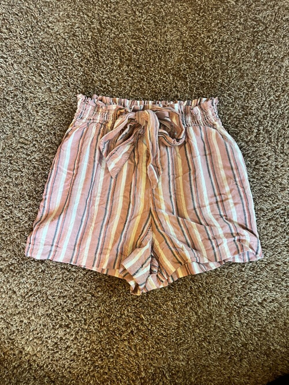 Hollister Women's pink, blue, and white striped shorts - size small